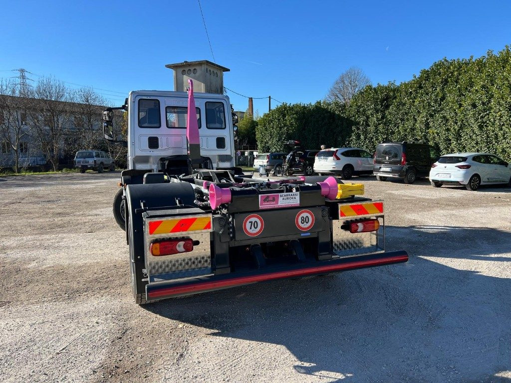 IVECO EUROCARGO 180EL28 SCARRABILE - Autocarro scarrabile: foto 5 IVECO EUROCARGO 180EL28 SCARRABILE - Autocarro scarrabile: foto 5