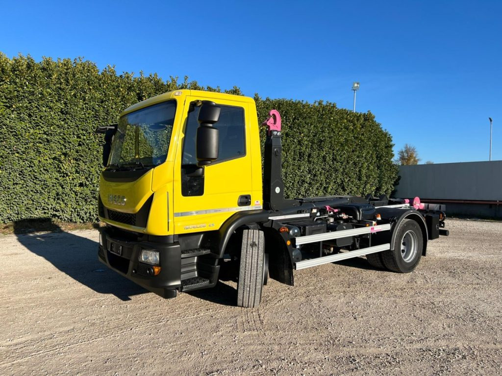 IVECO EUROCARGO 180EL28 SCARRABILE - Autocarro scarrabile: foto 1 IVECO EUROCARGO 180EL28 SCARRABILE - Autocarro scarrabile: foto 1