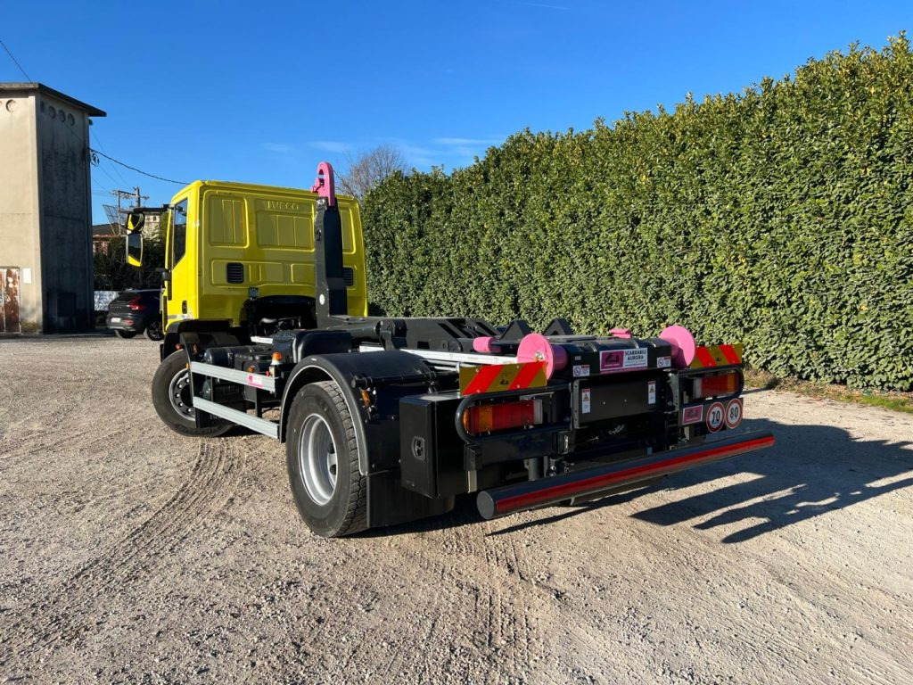IVECO EUROCARGO 180EL28 SCARRABILE - Autocarro scarrabile: foto 5 IVECO EUROCARGO 180EL28 SCARRABILE - Autocarro scarrabile: foto 5