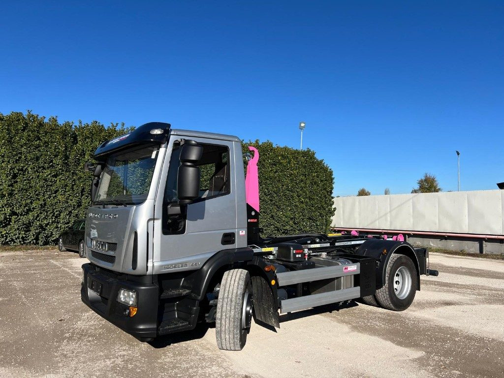 IVECO EUROCARGO 180EL28 SCARRABILE - Autocarro scarrabile: foto 1 IVECO EUROCARGO 180EL28 SCARRABILE - Autocarro scarrabile: foto 1