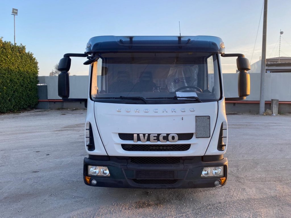 IVECO EUROCARGO 80 E18 CON IMPIANTO SCARRABILE NUO - Autocarro scarrabile: foto 4 IVECO EUROCARGO 80 E18 CON IMPIANTO SCARRABILE NUO - Autocarro scarrabile: foto 4