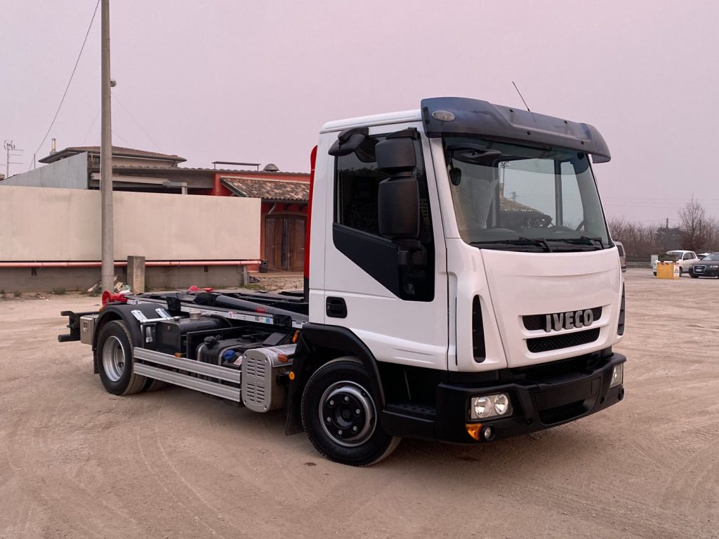IVECO EUROCARGO 80 E18 CON IMPIANTO SCARRABILE NUO - Autocarro scarrabile: foto 1 IVECO EUROCARGO 80 E18 CON IMPIANTO SCARRABILE NUO - Autocarro scarrabile: foto 1