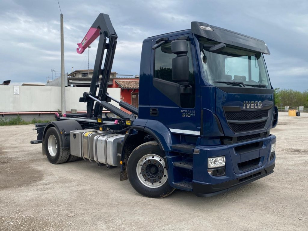 IVECO STRALIS 310 SCARRABILE FULL PNEUMATICO - Autocarro scarrabile: foto 2 IVECO STRALIS 310 SCARRABILE FULL PNEUMATICO - Autocarro scarrabile: foto 2