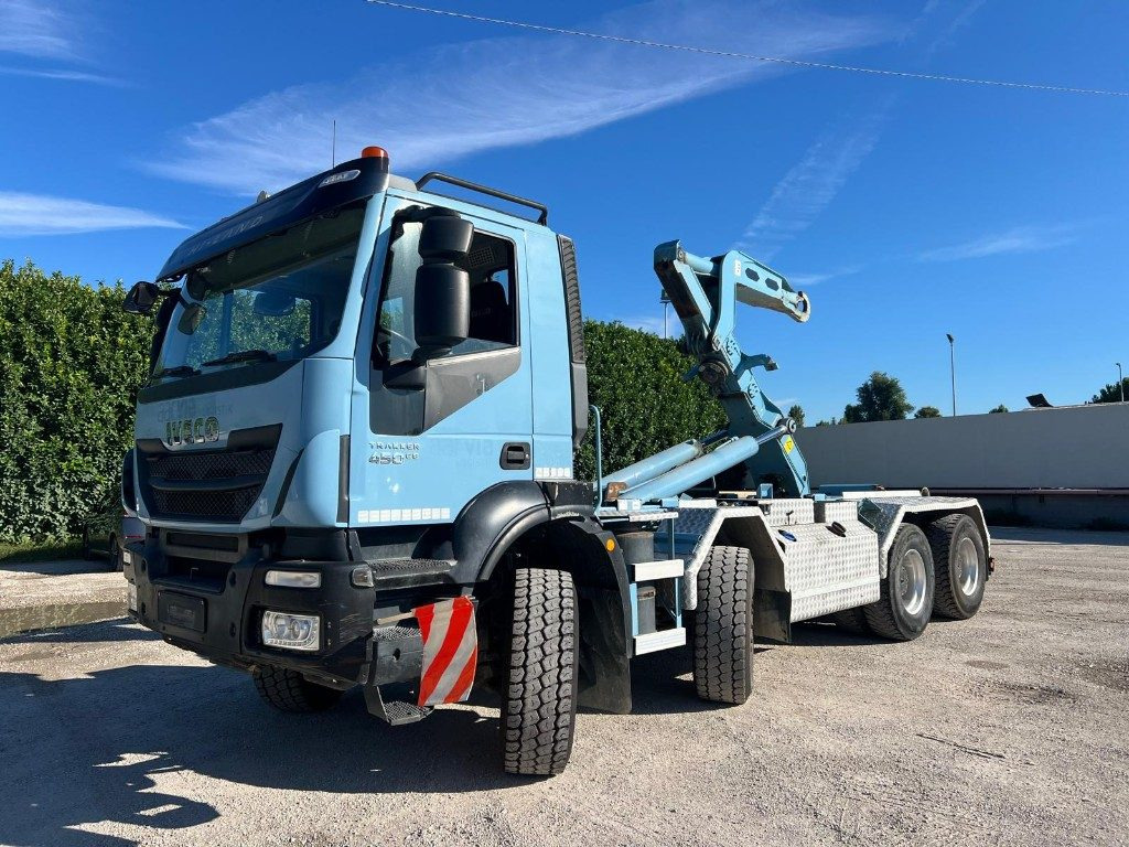IVECO TRAKKER 450 SCARRABILE - Autocarro scarrabile: foto 1 IVECO TRAKKER 450 SCARRABILE - Autocarro scarrabile: foto 1