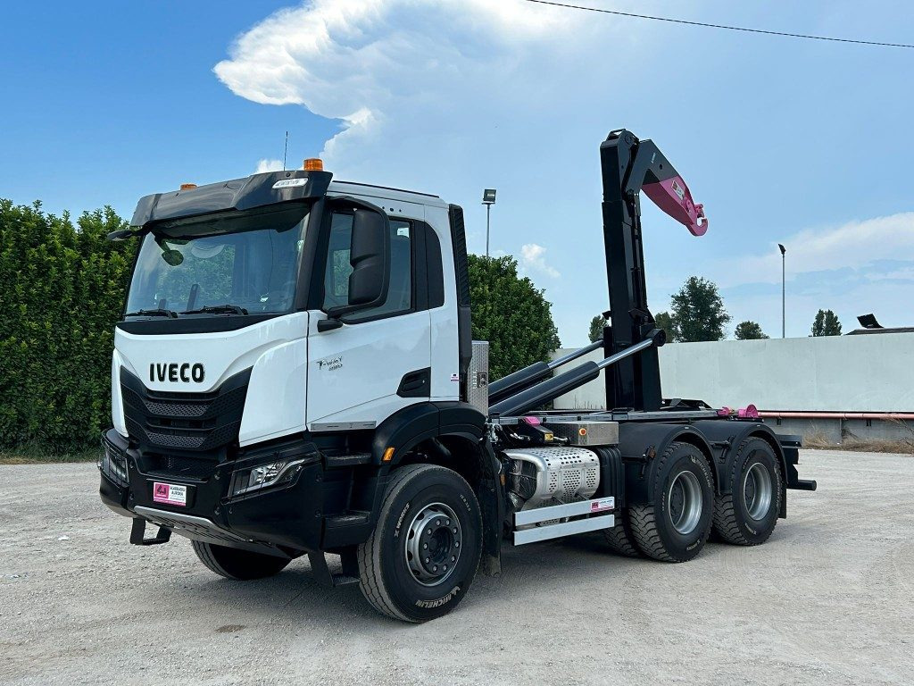 IVECO TRAKKER T-WAY AD380T NUOVO SCARRABILE - Autocarro scarrabile: foto 1 IVECO TRAKKER T-WAY AD380T NUOVO SCARRABILE - Autocarro scarrabile: foto 1