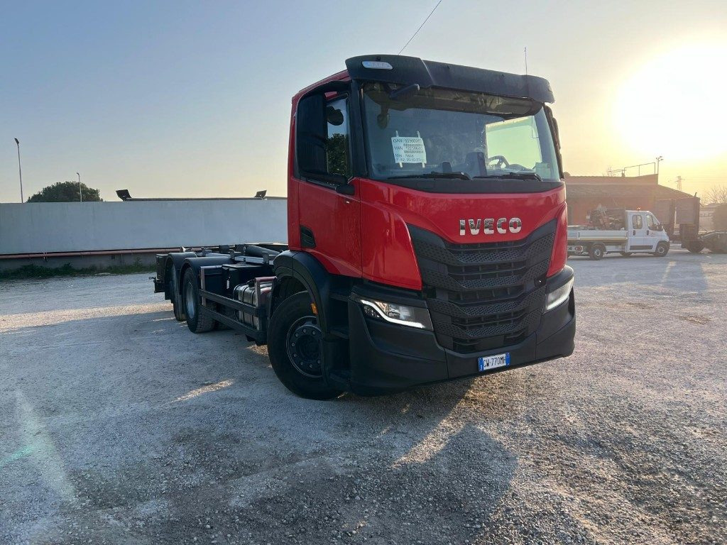 IVECO X-WAY AD260 NUOVO TARGATO SCARRABILE - Autocarro scarrabile: foto 2 IVECO X-WAY AD260 NUOVO TARGATO SCARRABILE - Autocarro scarrabile: foto 2