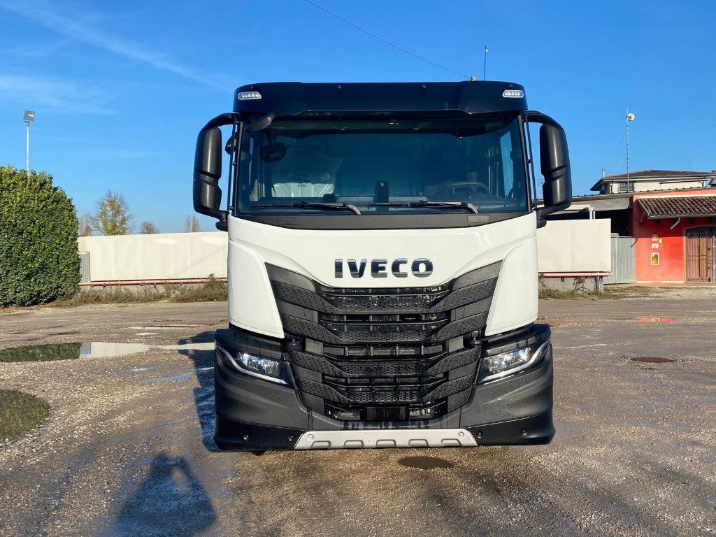 IVECO X-WAY AD280X48 NUOVO SCARRABILE PASSO 4500 - Autocarro scarrabile: foto 2 IVECO X-WAY AD280X48 NUOVO SCARRABILE PASSO 4500 - Autocarro scarrabile: foto 2