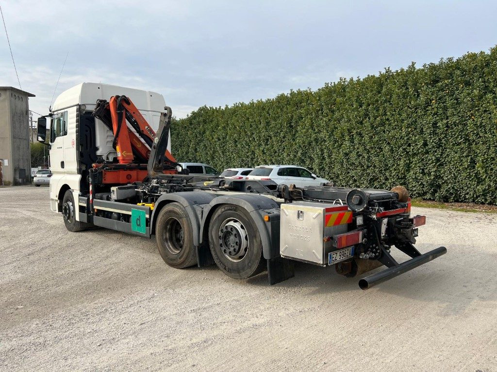 MAN TGX 26.480 SCARRABILE CON GRU DIETRO CABINA - Autocarro scarrabile: foto 5 MAN TGX 26.480 SCARRABILE CON GRU DIETRO CABINA - Autocarro scarrabile: foto 5