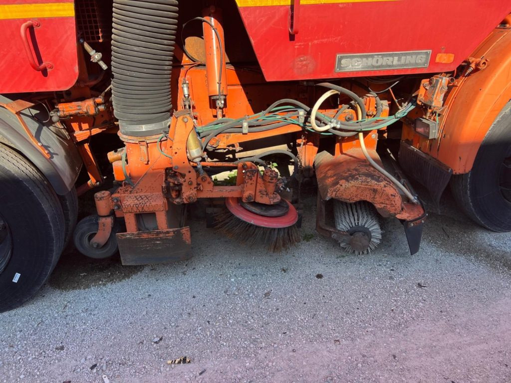 MERCEDES-BENZ MERCEDES AUTOSPAZZATRICE USATA - Spazzatrice stradale: foto 5 MERCEDES-BENZ MERCEDES AUTOSPAZZATRICE USATA - Spazzatrice stradale: foto 5