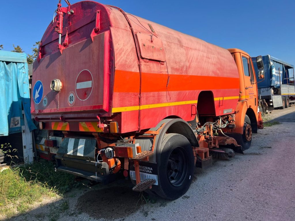 MERCEDES-BENZ MERCEDES AUTOSPAZZATRICE USATA - Spazzatrice stradale: foto 3 MERCEDES-BENZ MERCEDES AUTOSPAZZATRICE USATA - Spazzatrice stradale: foto 3