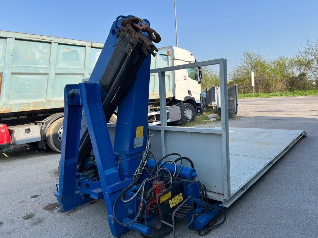 PIANALE SCARRABILE USATO SENZA SPONDE - Cassone scarrabile: foto 1 PIANALE SCARRABILE USATO SENZA SPONDE - Cassone scarrabile: foto 1