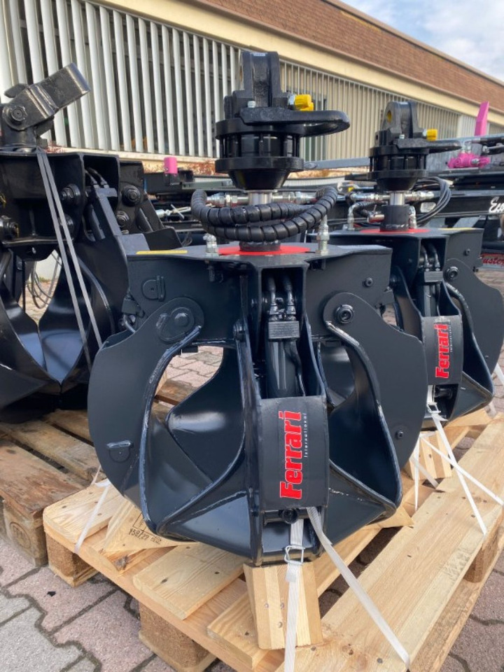 POLIPO NUOVO MARCA FERRARI 4 PALE - Benna a polipo: foto 1 POLIPO NUOVO MARCA FERRARI 4 PALE - Benna a polipo: foto 1