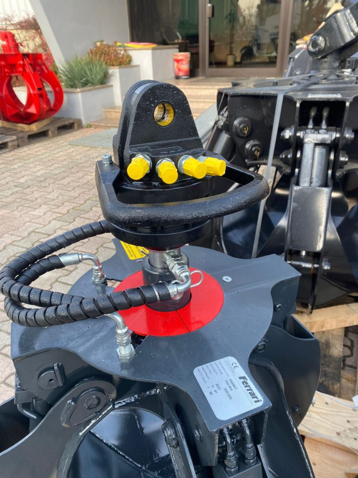 POLIPO NUOVO MARCA FERRARI 4 PALE - Benna a polipo: foto 4 POLIPO NUOVO MARCA FERRARI 4 PALE - Benna a polipo: foto 4