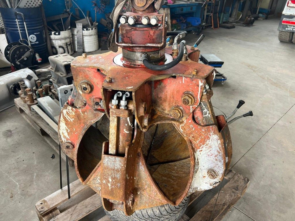 POLIPO USATO ROZZI A 5 PALE - Benna a polipo: foto 1 POLIPO USATO ROZZI A 5 PALE - Benna a polipo: foto 1