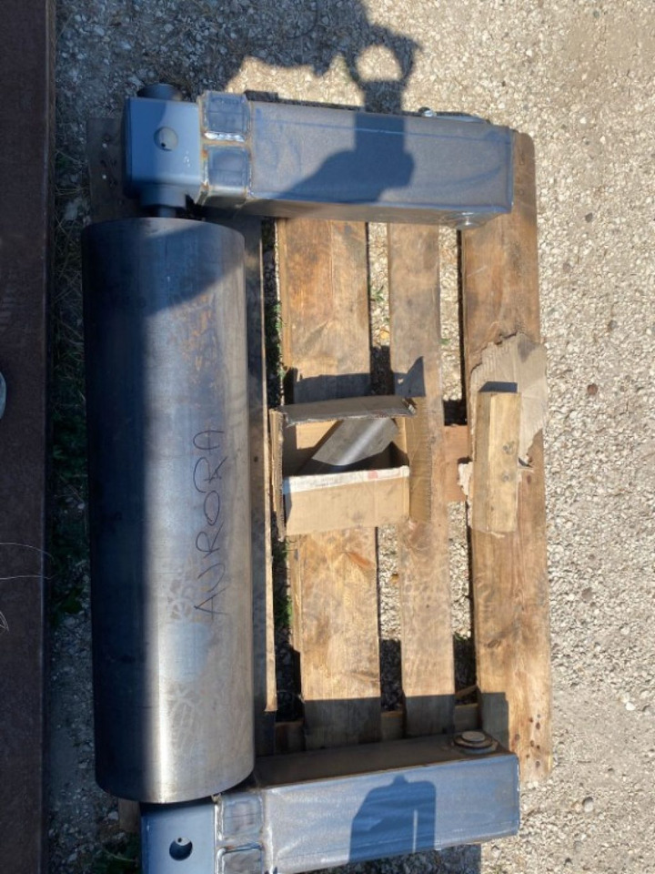 RULLO NUOVO PER SCARRABILE - Carrozzeria ed esterni per Camion: foto 2 RULLO NUOVO PER SCARRABILE - Carrozzeria ed esterni per Camion: foto 2