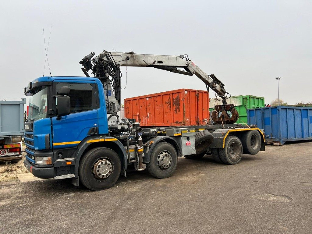 SCANIA 124GB 420 SCARRABILE CON GRU - Autocarro scarrabile: foto 2 SCANIA 124GB 420 SCARRABILE CON GRU - Autocarro scarrabile: foto 2