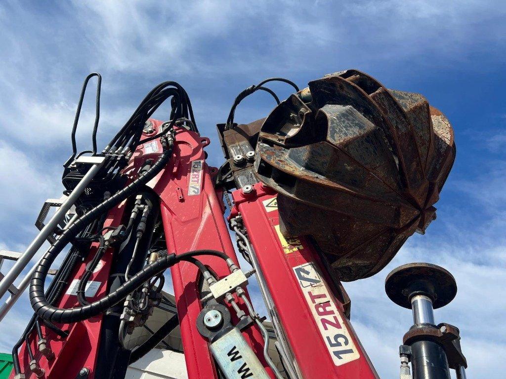 TECNOKAR SEMIRIMORCHIO TECNOKAR SCARRABILE CON GRU - Semirimorchio portacontainer/ Caisse interchangeable: foto 3 TECNOKAR SEMIRIMORCHIO TECNOKAR SCARRABILE CON GRU - Semirimorchio portacontainer/ Caisse interchangeable: foto 3