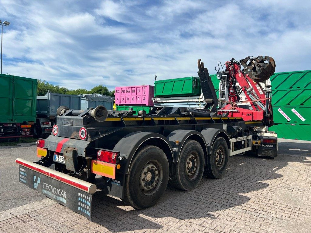 TECNOKAR SEMIRIMORCHIO TECNOKAR SCARRABILE CON GRU - Semirimorchio portacontainer/ Caisse interchangeable: foto 2 TECNOKAR SEMIRIMORCHIO TECNOKAR SCARRABILE CON GRU - Semirimorchio portacontainer/ Caisse interchangeable: foto 2
