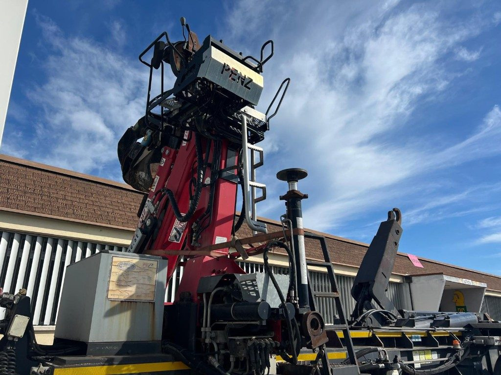 TECNOKAR SEMIRIMORCHIO TECNOKAR SCARRABILE CON GRU - Semirimorchio portacontainer/ Caisse interchangeable: foto 5 TECNOKAR SEMIRIMORCHIO TECNOKAR SCARRABILE CON GRU - Semirimorchio portacontainer/ Caisse interchangeable: foto 5