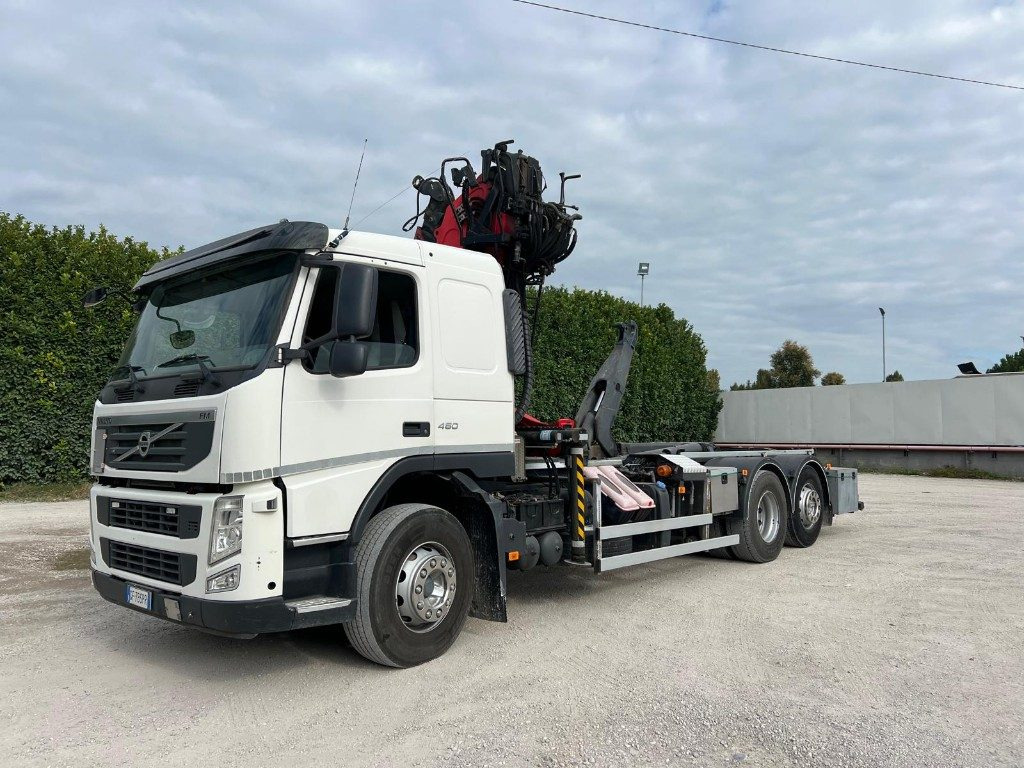 VOLVO FM11.450 SCARRABILE CON GRU - Autocarro scarrabile: foto 1 VOLVO FM11.450 SCARRABILE CON GRU - Autocarro scarrabile: foto 1