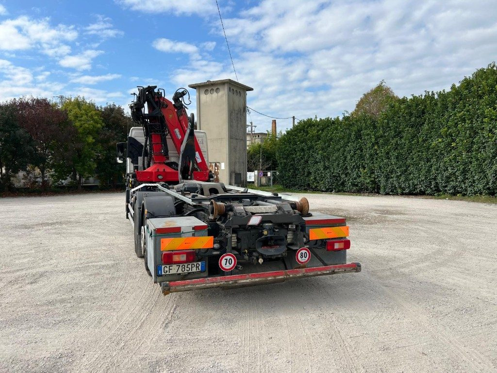 VOLVO FM11.450 SCARRABILE CON GRU - Autocarro scarrabile: foto 4 VOLVO FM11.450 SCARRABILE CON GRU - Autocarro scarrabile: foto 4