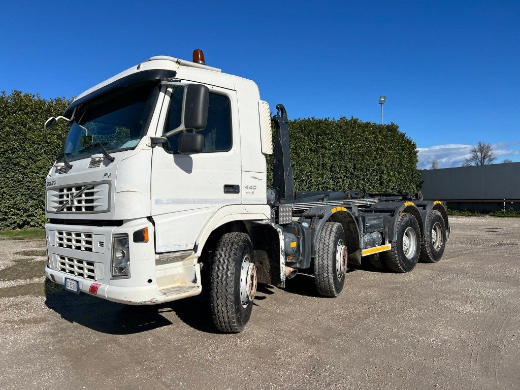 VOLVO FM440 SCARRABILE - Autocarro scarrabile: foto 1 VOLVO FM440 SCARRABILE - Autocarro scarrabile: foto 1