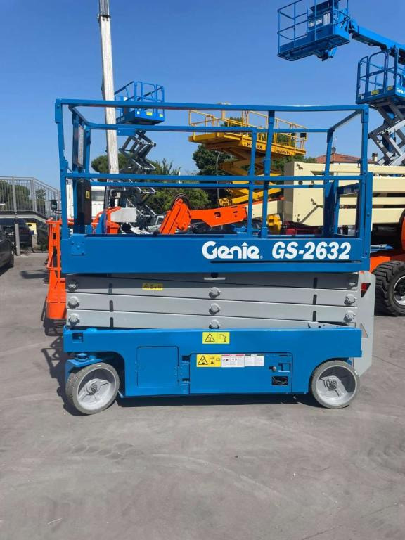 Genie GS-2632 - Piattaforma a pantografo: foto 1 Genie GS-2632 - Piattaforma a pantografo: foto 1