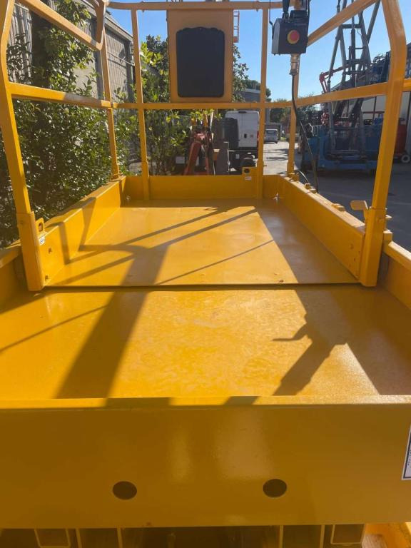 Haulotte COMPACT 10 - Piattaforma a pantografo: foto 3 Haulotte COMPACT 10 - Piattaforma a pantografo: foto 3