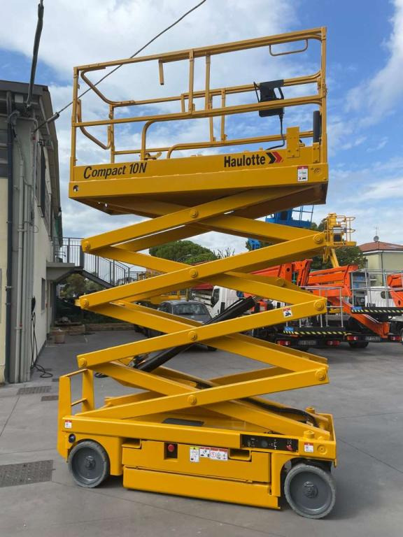 Haulotte COMPACT 10N - Piattaforma a pantografo: foto 1 Haulotte COMPACT 10N - Piattaforma a pantografo: foto 1