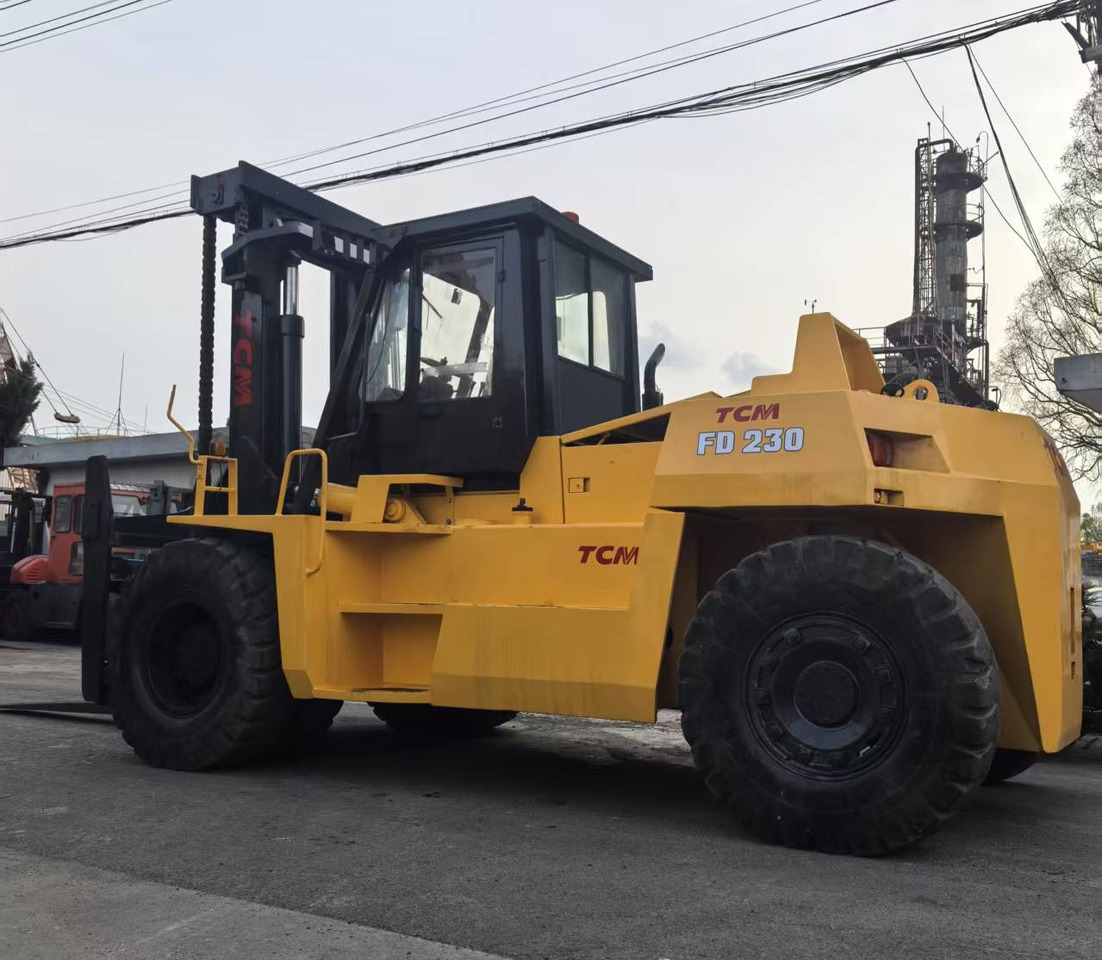 TCM FD230 23ton 25 ton FD250 FD200 FD160 15 ton 16 ton diesel forklift - Carrello elevatore diesel: foto 4 TCM FD230 23ton 25 ton FD250 FD200 FD160 15 ton 16 ton diesel forklift - Carrello elevatore diesel: foto 4