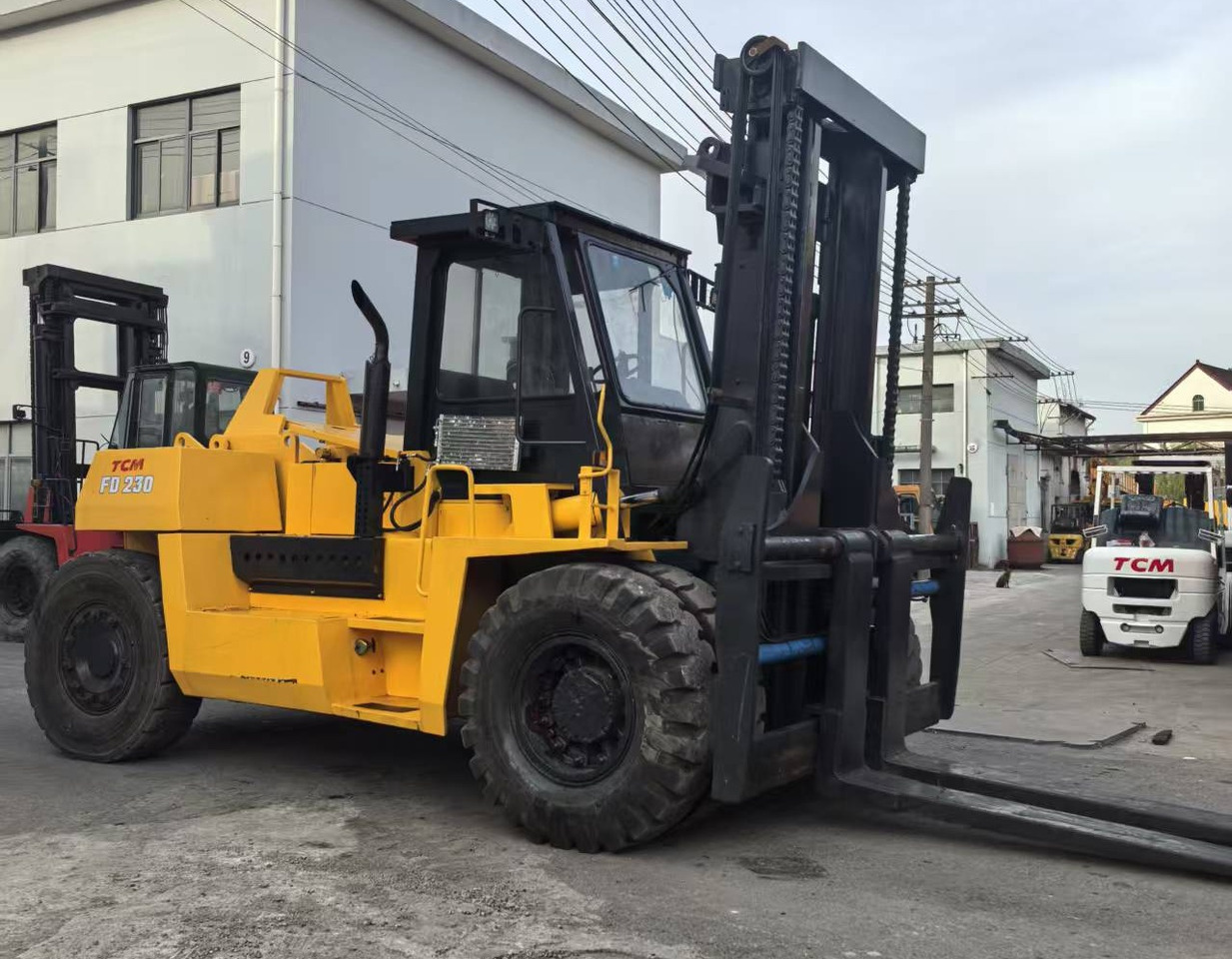 TCM FD230 23ton 25 ton FD250 FD200 FD160 15 ton 16 ton diesel forklift - Carrello elevatore diesel: foto 1 TCM FD230 23ton 25 ton FD250 FD200 FD160 15 ton 16 ton diesel forklift - Carrello elevatore diesel: foto 1
