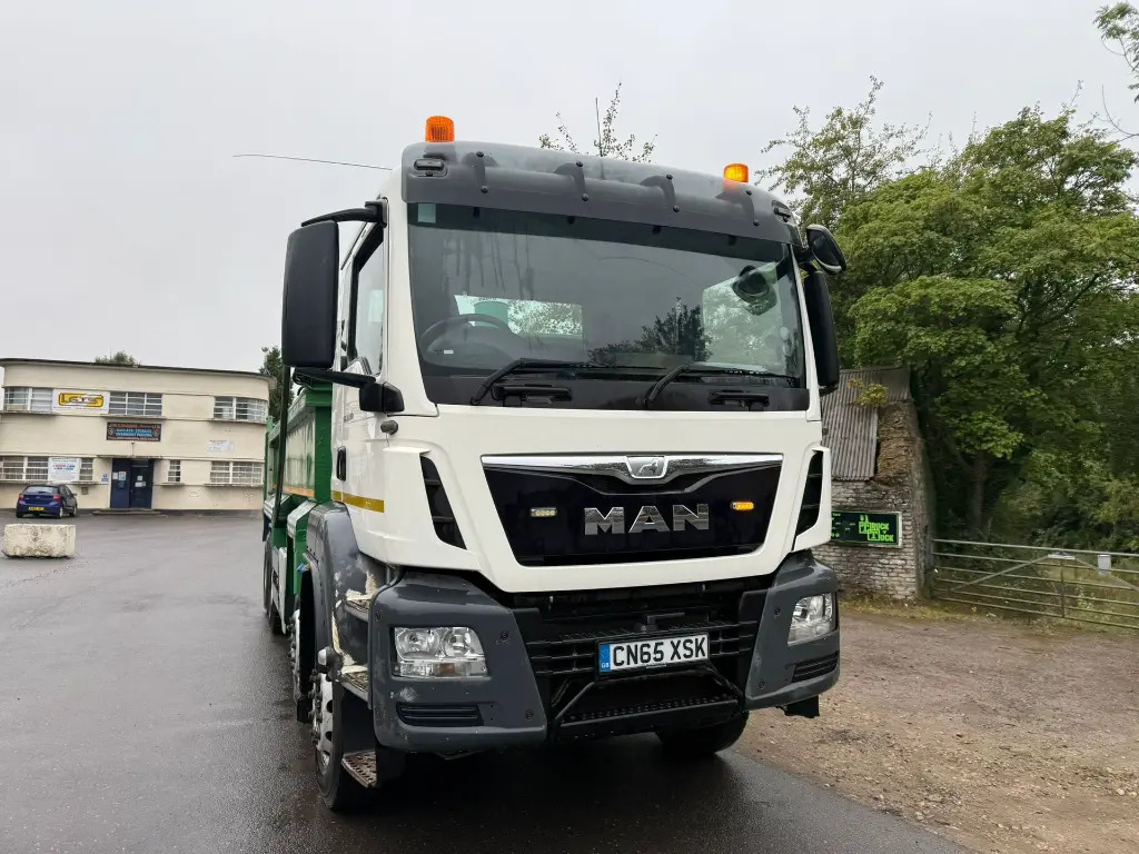 MAN TGS 35.400 8x4 Tipper (XSK) - Autocarro ribaltabile: foto 2 MAN TGS 35.400 8x4 Tipper (XSK) - Autocarro ribaltabile: foto 2