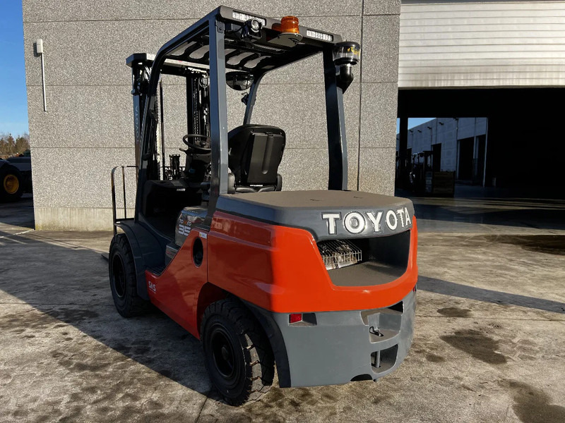 Toyota 52-8FDJF35 TONERO 35 (NEW) (5x in Stock) - Carrello elevatore diesel: foto 3 Toyota 52-8FDJF35 TONERO 35 (NEW) (5x in Stock) - Carrello elevatore diesel: foto 3