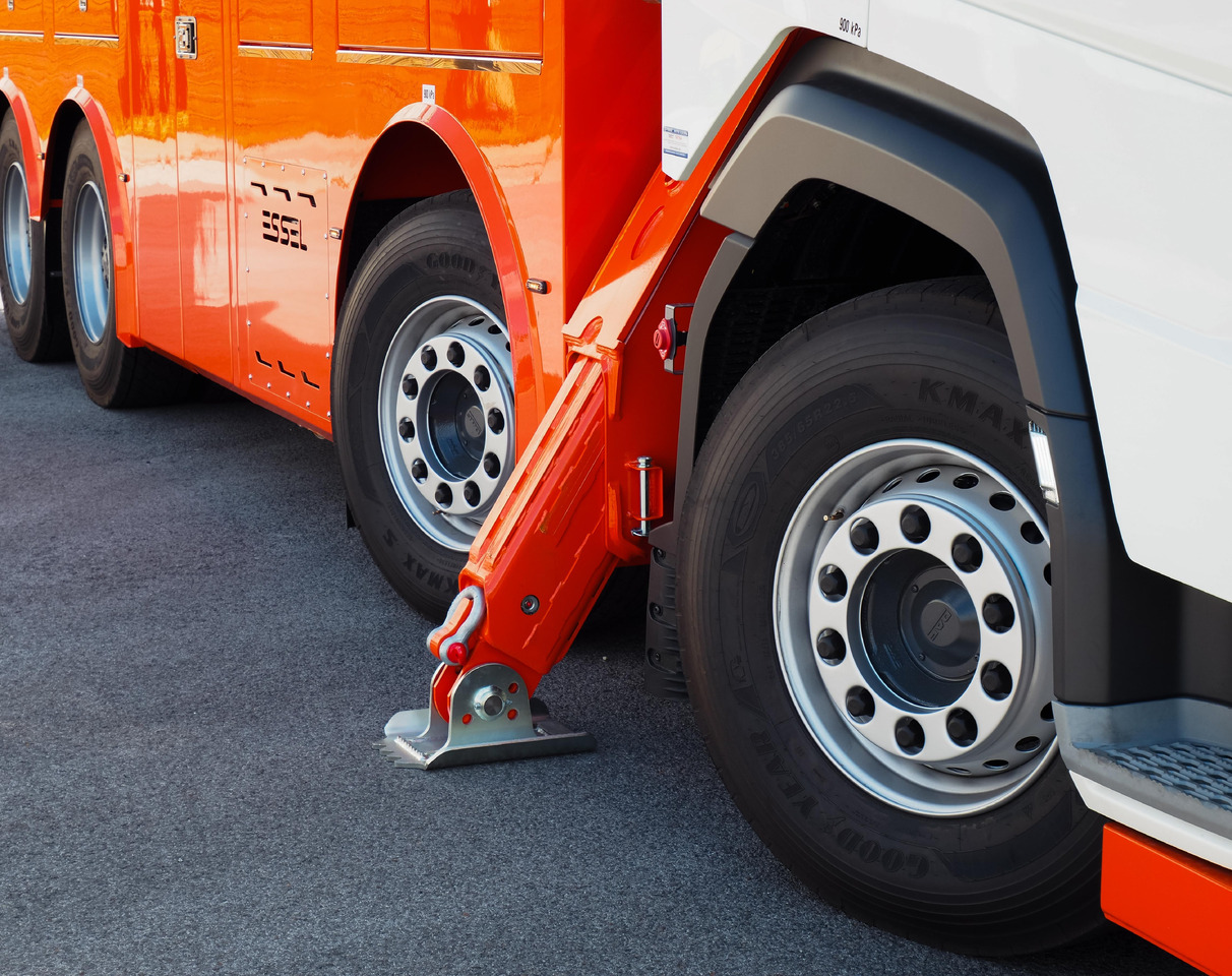 DAF530 FAD 8x4 T-REX 5- winches WHITE RHD - Carro attrezzi: foto 5 DAF530 FAD 8x4 T-REX 5- winches WHITE RHD - Carro attrezzi: foto 5