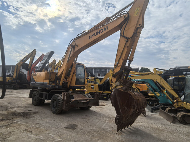 Hyundai R210W-9S - Escavatore gommato: foto 4 Hyundai R210W-9S - Escavatore gommato: foto 4