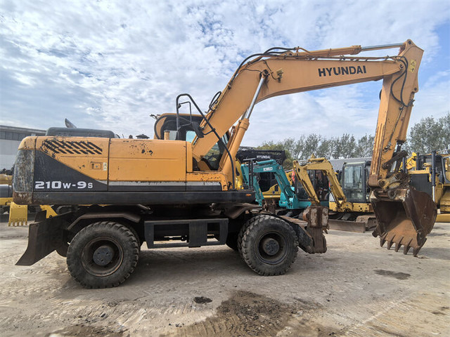 Hyundai R210W-9S - Escavatore gommato: foto 1 Hyundai R210W-9S - Escavatore gommato: foto 1