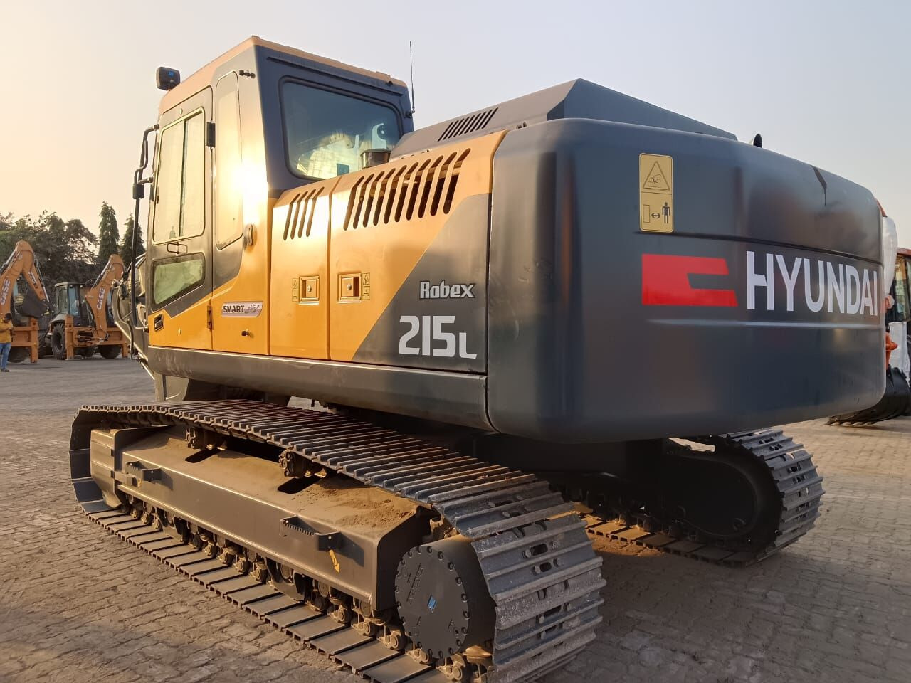 New Hyundai R215L tracked excavator - Escavatore cingolato: foto 4 New Hyundai R215L tracked excavator - Escavatore cingolato: foto 4