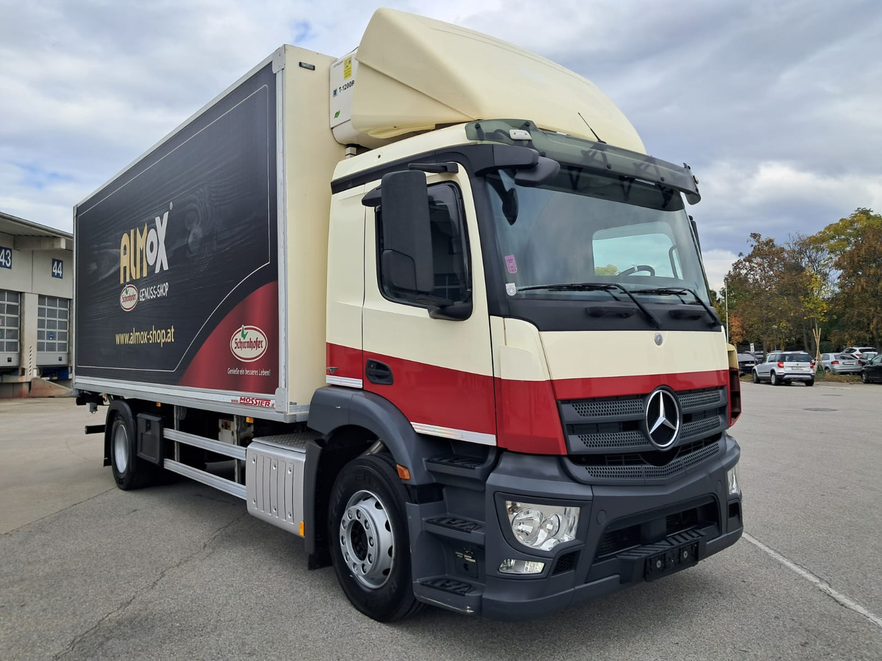 MERCEDES-BENZ Antos 1833 Kühlkoffer LBW | Standheizung | Euro 6 - Autocarro frigorifero: foto 2 MERCEDES-BENZ Antos 1833 Kühlkoffer LBW | Standheizung | Euro 6 - Autocarro frigorifero: foto 2