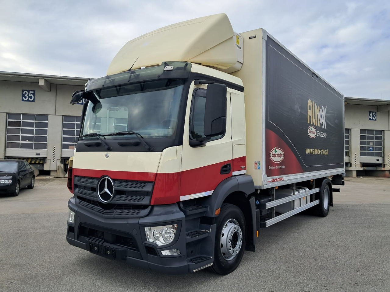 MERCEDES-BENZ Antos 1833 Kühlkoffer LBW | Standheizung | Euro 6 - Autocarro frigorifero: foto 1 MERCEDES-BENZ Antos 1833 Kühlkoffer LBW | Standheizung | Euro 6 - Autocarro frigorifero: foto 1