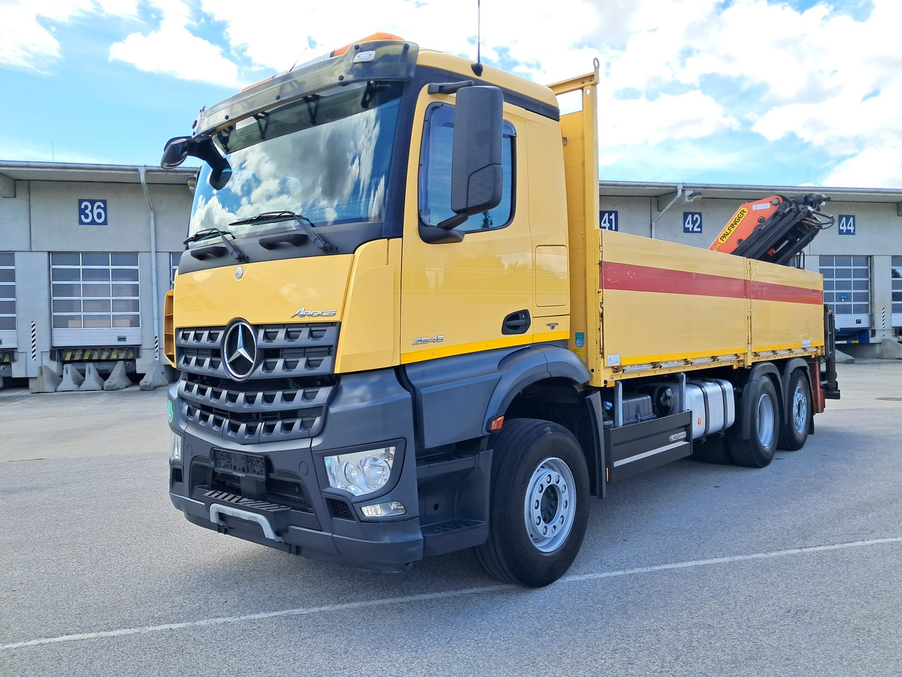 MERCEDES-BENZ Arocs 2545 | Palfinger PK 22002 | Klima | Retarder | Euro 6 - Autocarro con pianale/ Cassone fisso, Camion con gru: foto 1 MERCEDES-BENZ Arocs 2545 | Palfinger PK 22002 | Klima | Retarder | Euro 6 - Autocarro con pianale/ Cassone fisso, Camion con gru: foto 1