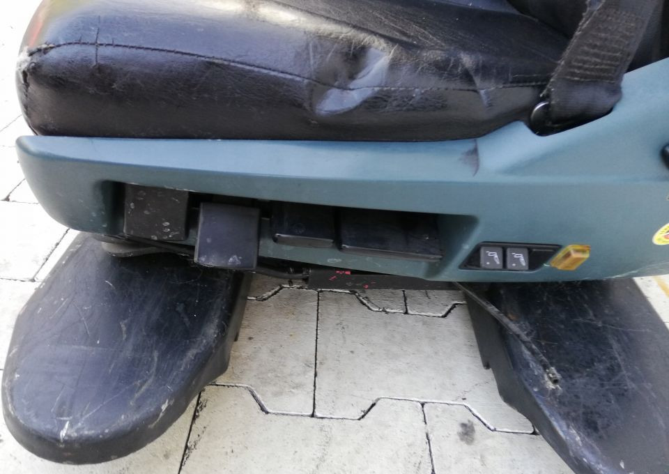 FOTEL KIEROWCY DAF XF CF LF - Sedile per Camion: foto 2 FOTEL KIEROWCY DAF XF CF LF - Sedile per Camion: foto 2