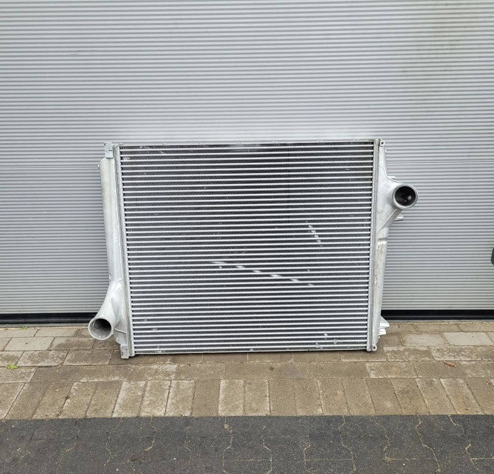 INTERCOOLER VOLVO FH4 FH5 21631996 SZCZELNY 2024 R - Intercooler per Camion: foto 1 INTERCOOLER VOLVO FH4 FH5 21631996 SZCZELNY 2024 R - Intercooler per Camion: foto 1