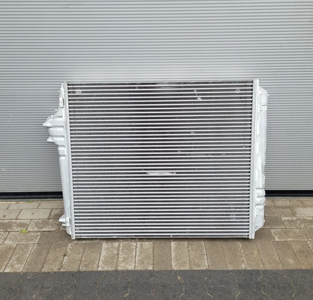 INTERCOOLER VOLVO FH4 FH5 21631996 SZCZELNY 2024 R - Intercooler per Camion: foto 2 INTERCOOLER VOLVO FH4 FH5 21631996 SZCZELNY 2024 R - Intercooler per Camion: foto 2