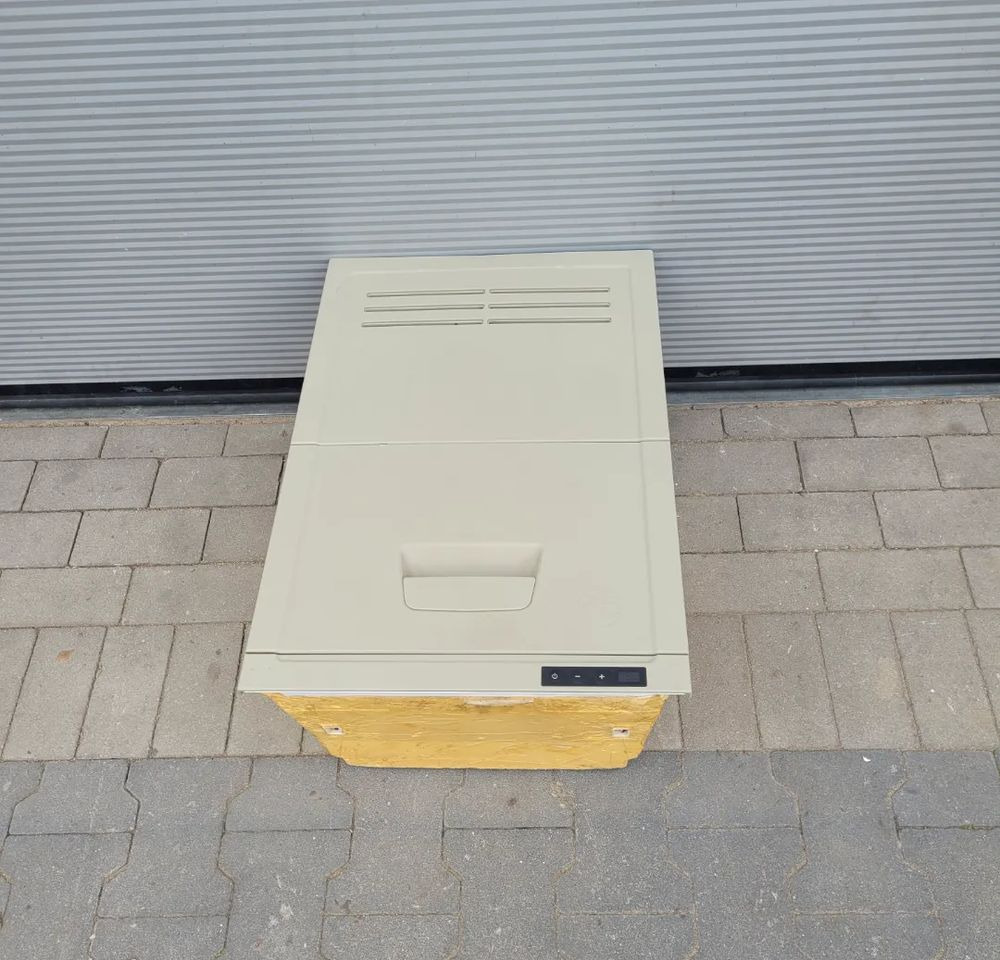 LODÓWKA VOLVO FH4 ORYGINAŁ NABITA NOWY PAROWNIK - Carrozzeria ed esterni per Camion: foto 1 LODÓWKA VOLVO FH4 ORYGINAŁ NABITA NOWY PAROWNIK - Carrozzeria ed esterni per Camion: foto 1