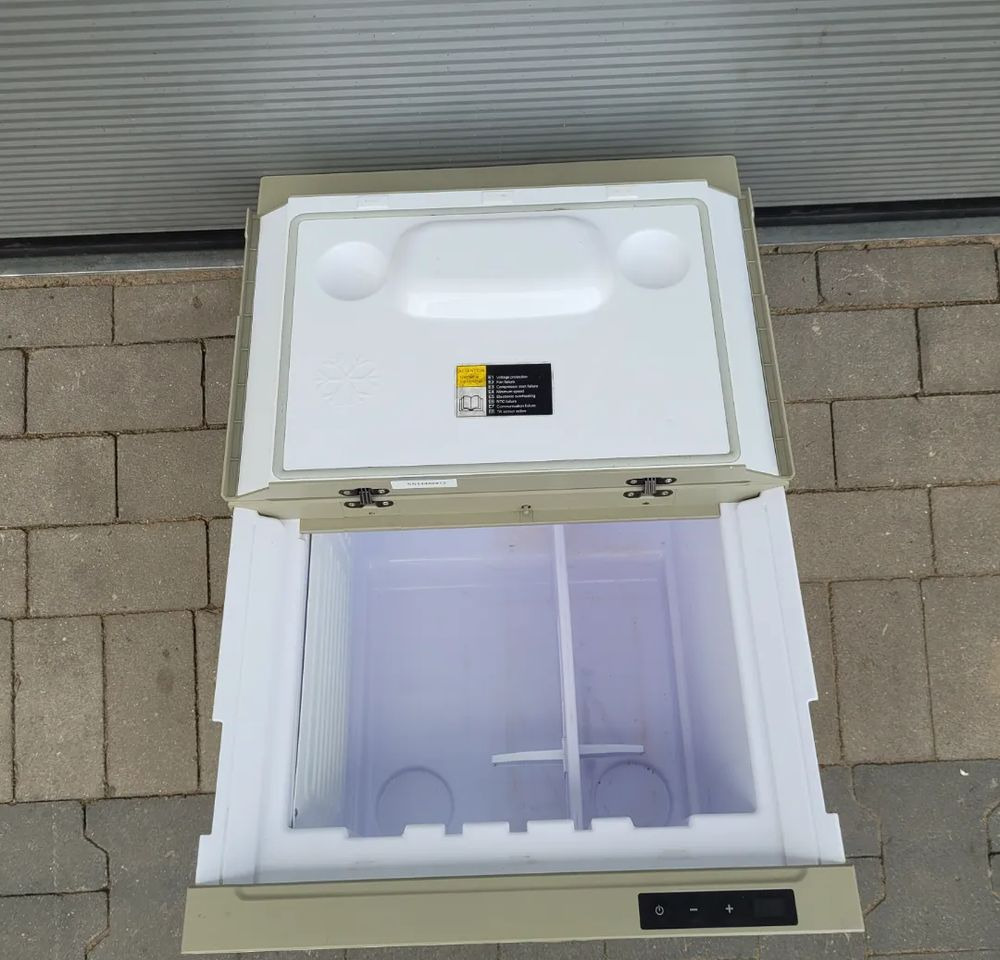 LODÓWKA VOLVO FH4 ORYGINAŁ NABITA NOWY PAROWNIK - Carrozzeria ed esterni per Camion: foto 2 LODÓWKA VOLVO FH4 ORYGINAŁ NABITA NOWY PAROWNIK - Carrozzeria ed esterni per Camion: foto 2