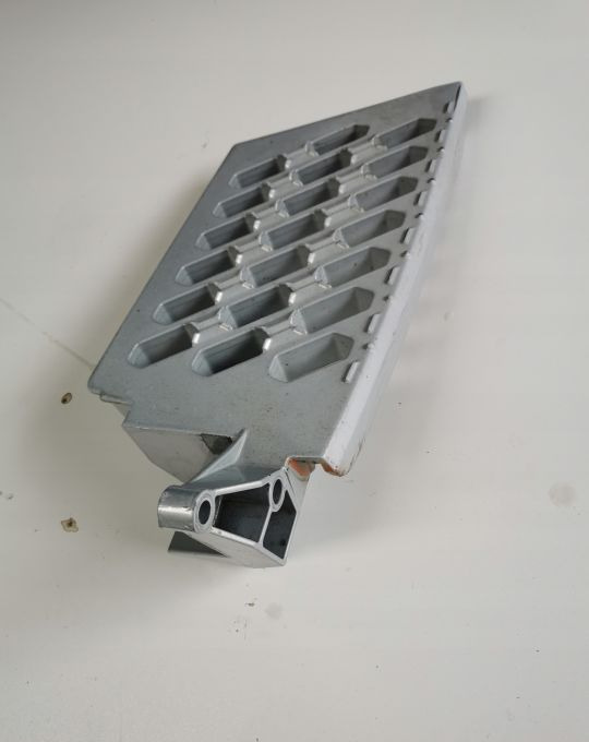 STOPIEŃ DOLNY VOLVO FH4 LEWY. - Gradino sottoscocca per Camion: foto 1 STOPIEŃ DOLNY VOLVO FH4 LEWY. - Gradino sottoscocca per Camion: foto 1