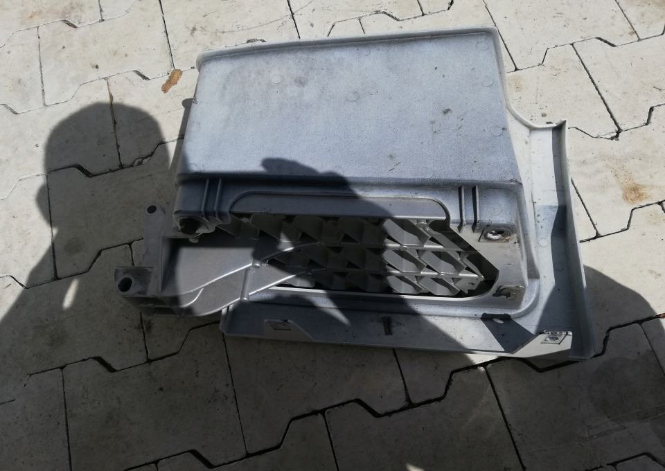 STOPNICA STOPIEN WŁAZ VOLVO FH 4 RH - Gradino sottoscocca per Camion: foto 4 STOPNICA STOPIEN WŁAZ VOLVO FH 4 RH - Gradino sottoscocca per Camion: foto 4