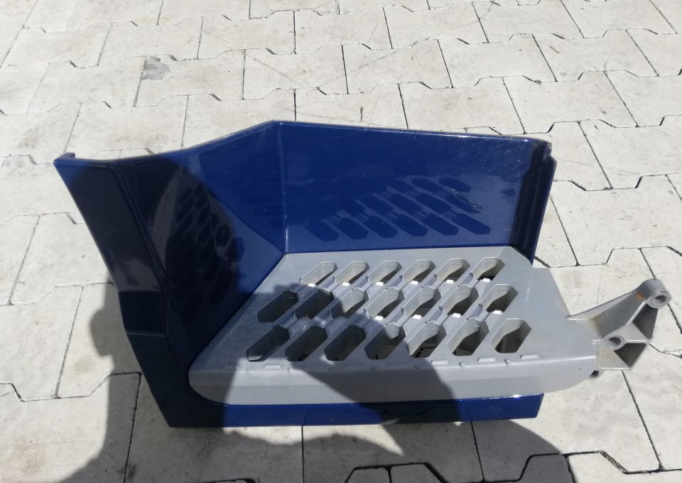 STOPNICA STOPIEN WŁAZ VOLVO FH 4 RH - Gradino sottoscocca per Camion: foto 1 STOPNICA STOPIEN WŁAZ VOLVO FH 4 RH - Gradino sottoscocca per Camion: foto 1