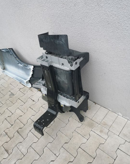 STOPNICA WŁAZ VOLVO FH4 RH. ORYGINAŁ - Gradino sottoscocca per Camion: foto 4 STOPNICA WŁAZ VOLVO FH4 RH. ORYGINAŁ - Gradino sottoscocca per Camion: foto 4