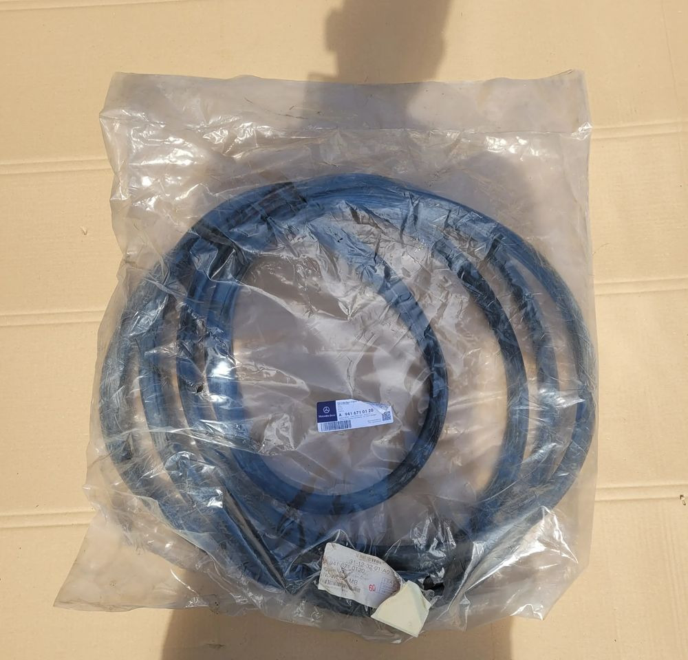 USZCZELKA SZYBY MERCEDES ACTROS MP3 NOWY ORYGINAŁ A9416710120 CHWALIM116 - Finestra e ricambi per Camion: foto 1 USZCZELKA SZYBY MERCEDES ACTROS MP3 NOWY ORYGINAŁ A9416710120 CHWALIM116 - Finestra e ricambi per Camion: foto 1